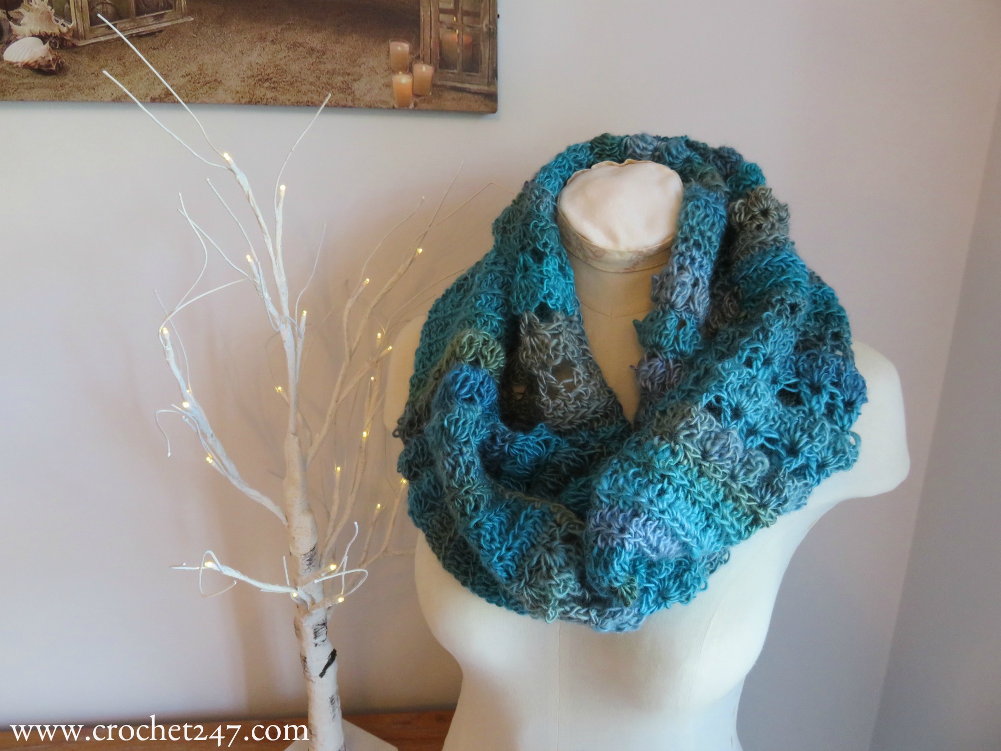 Unforgettable Hazel Cowl crochet pattern from Crochet247