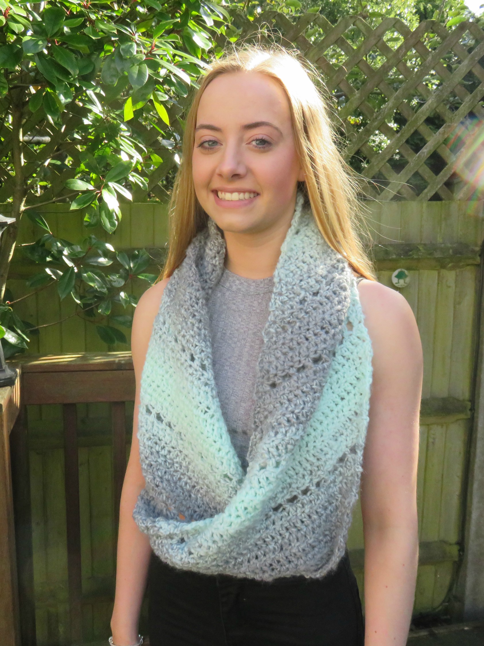 Spearmint Stars C2C Cowl from Crochet247